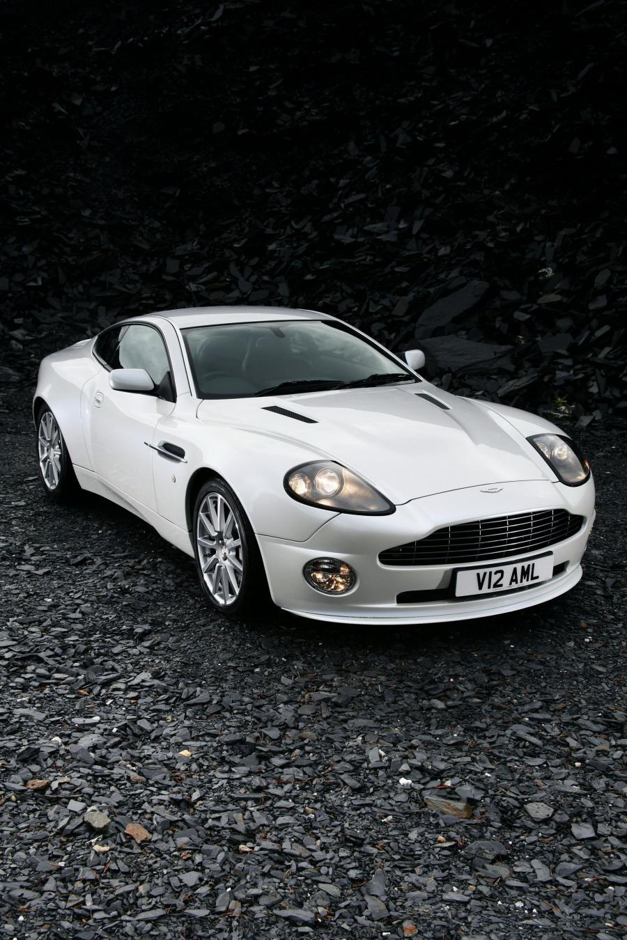  Aston Martin V12 Vanquish S 2004 года  (UK) (фото 12 из 37)